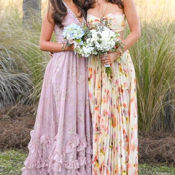 V.Champman Scarlett Gown - Picture 2 of 3